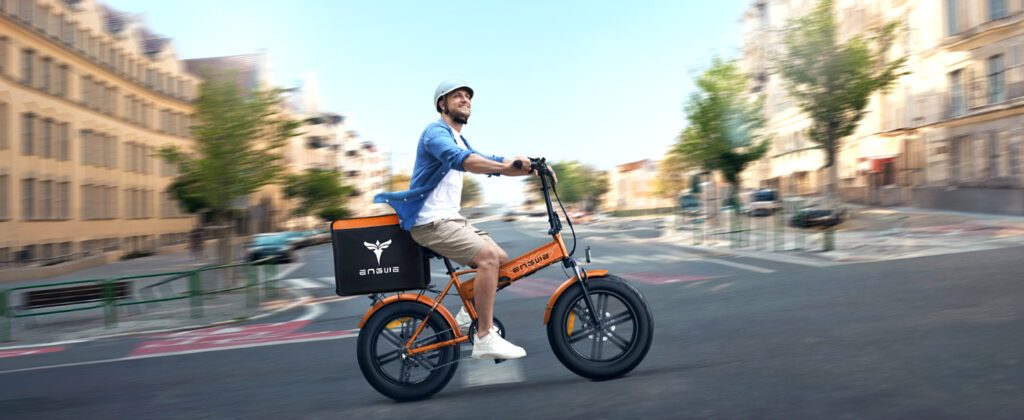 engwe ep 2 pro avec caisse de livraison à l'arrière