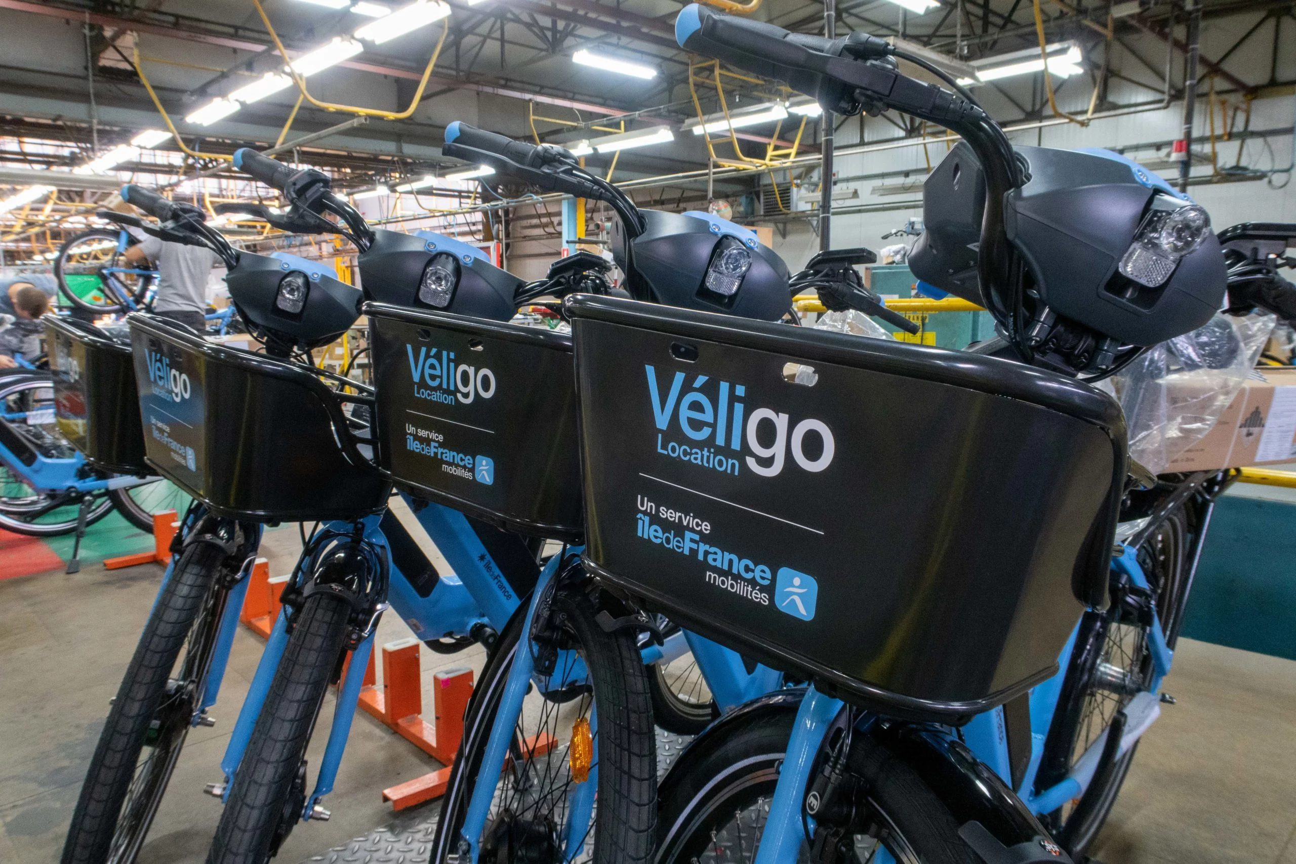 vélo électrique véligo rangé dans un hangar