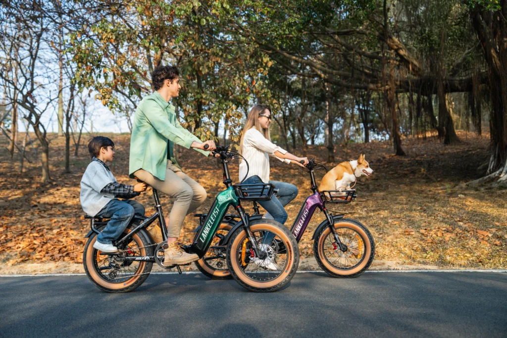 balade en famille avec des fatbike pliants électrique lankeleisi